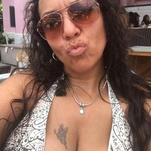 Meet your Posher, Fela